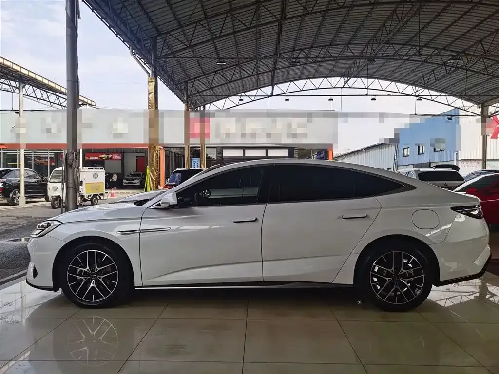 BYD Seal — фото 10