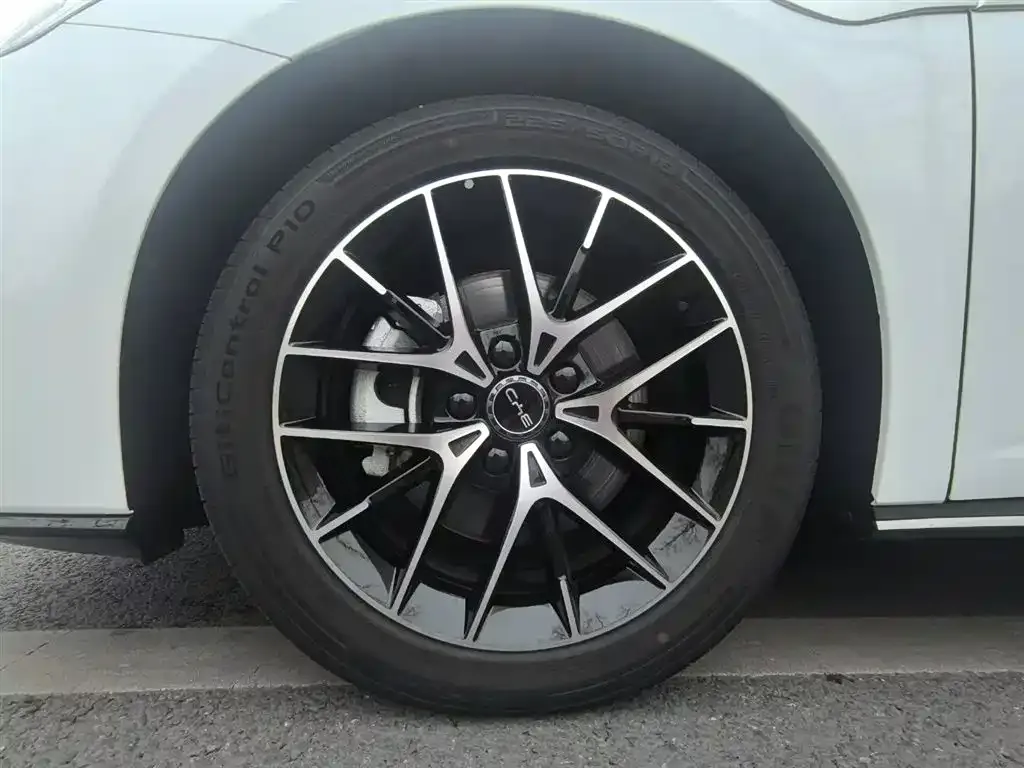 BYD Seal — фото 9