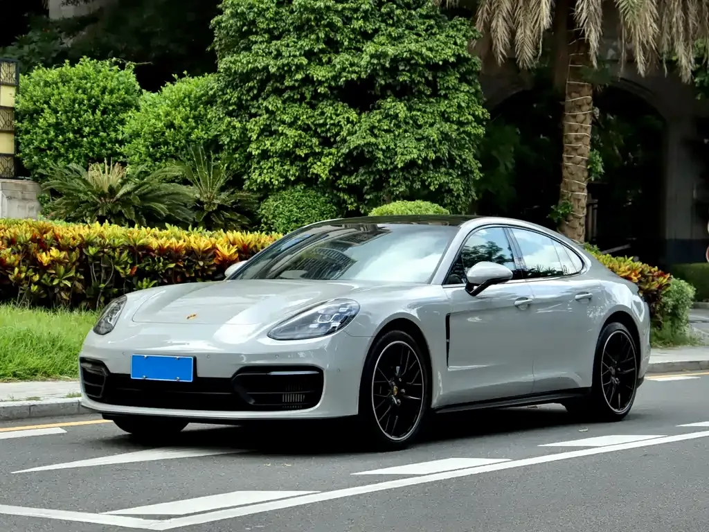 Porsche Panamera — фото 1