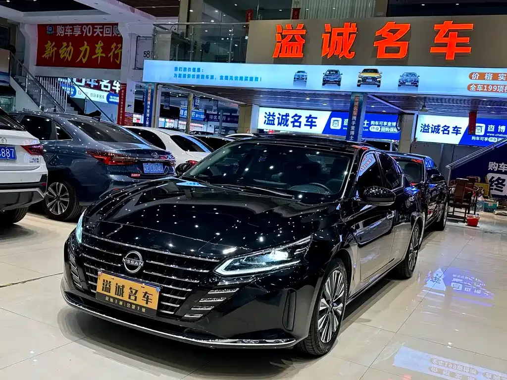 Nissan Teana — фото 1