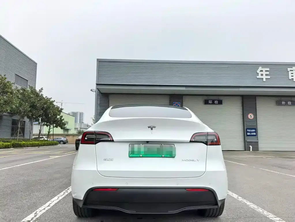 Tesla Model Y — фото 4