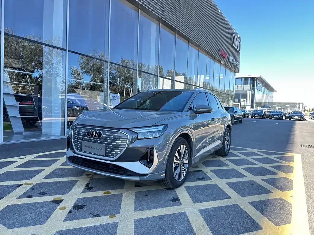 Audi Q4 e-tron — фото 1