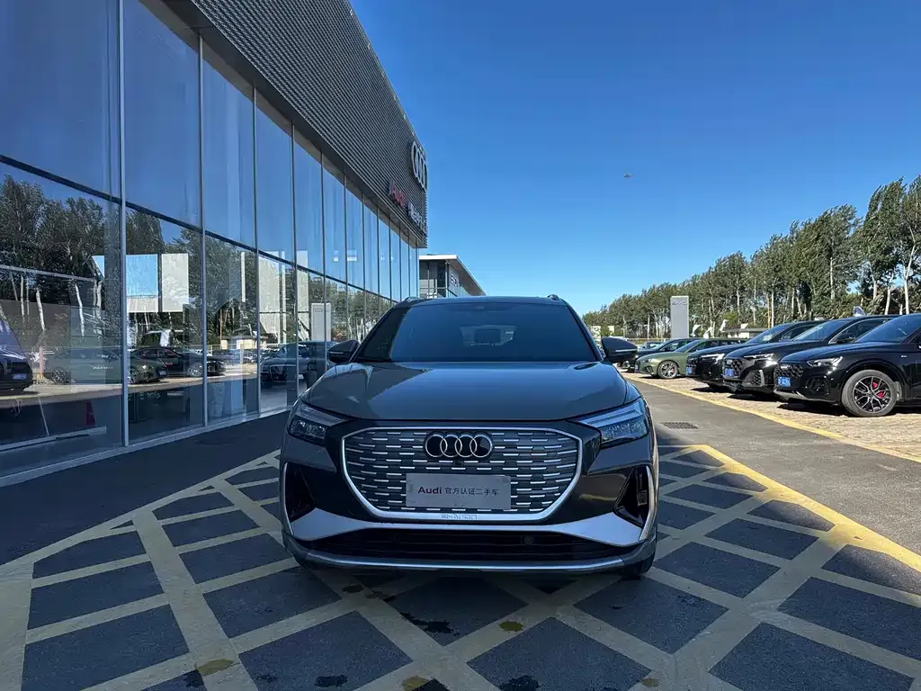 Audi Q4 e-tron — фото 2