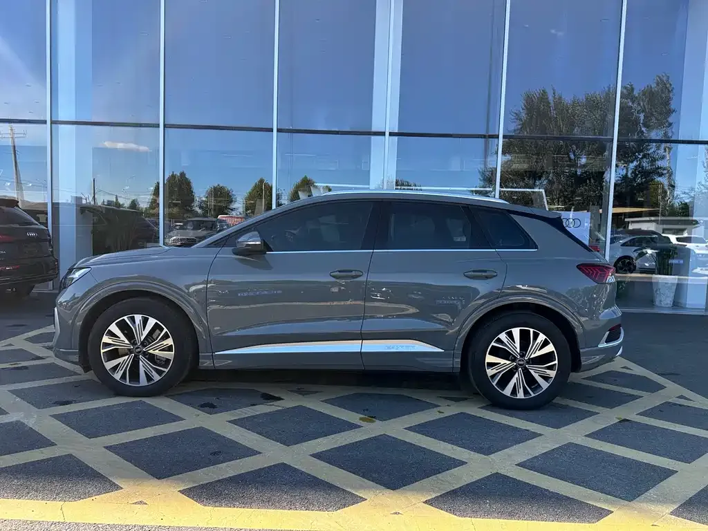 Audi Q4 e-tron — фото 4