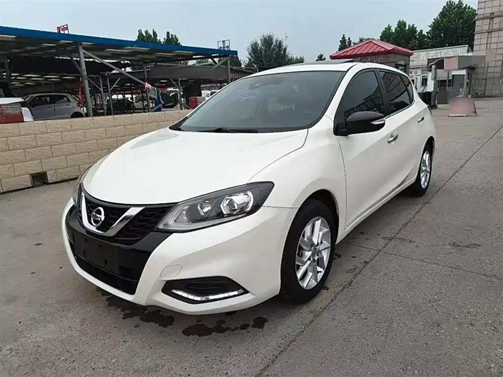 Nissan Tiida — фото 2
