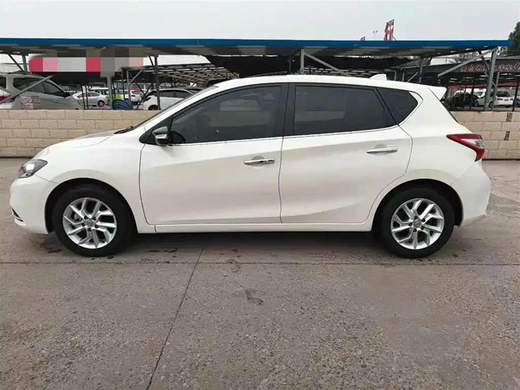 Nissan Tiida — фото 4