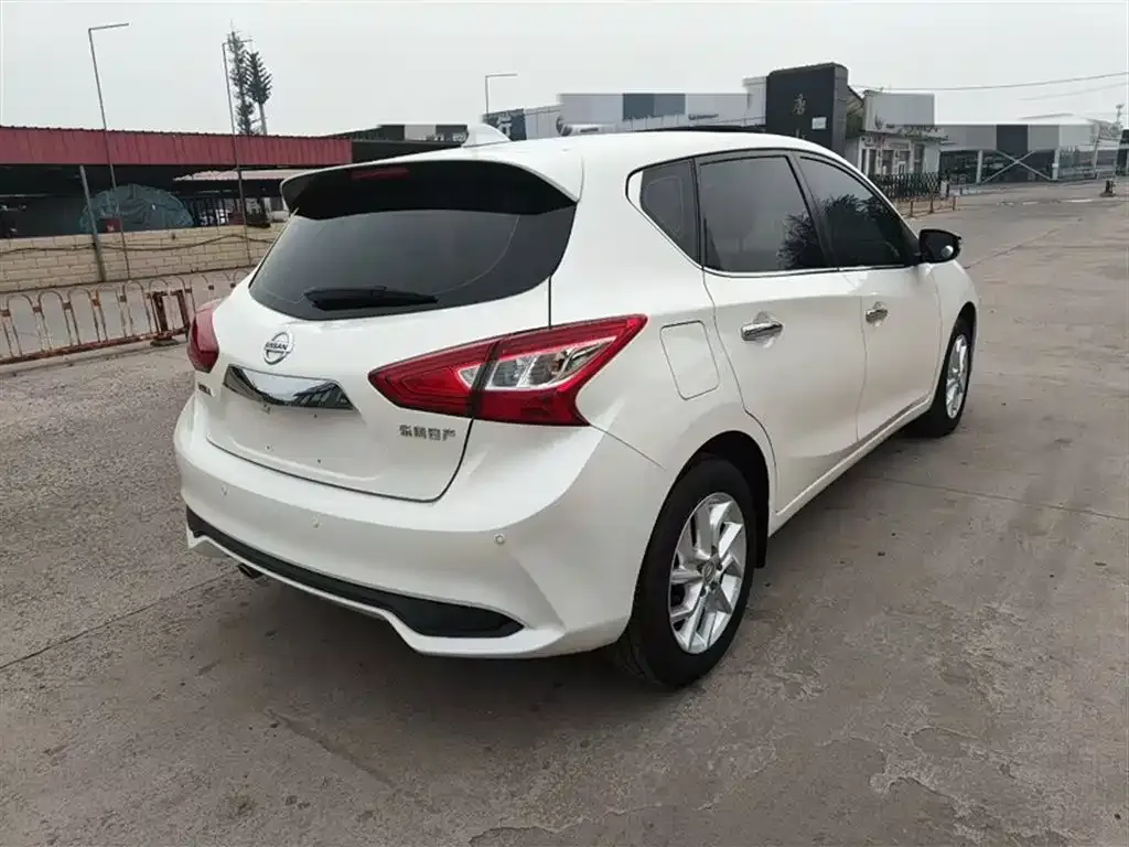 Nissan Tiida — фото 7