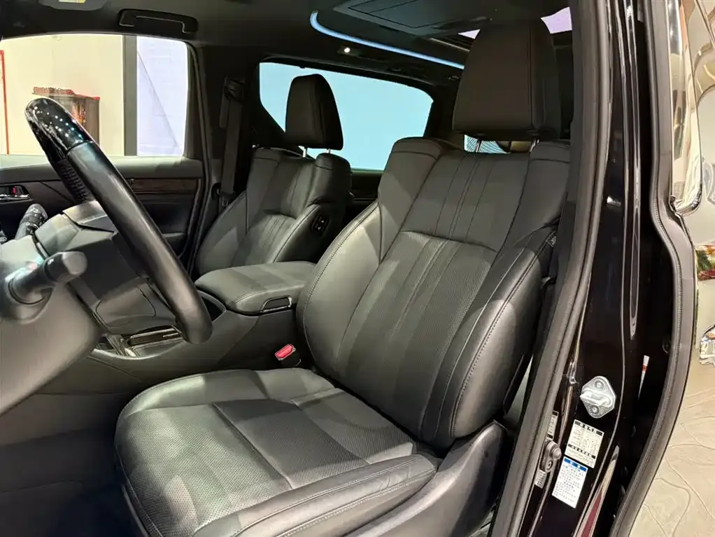 Toyota Vellfire — фото 9