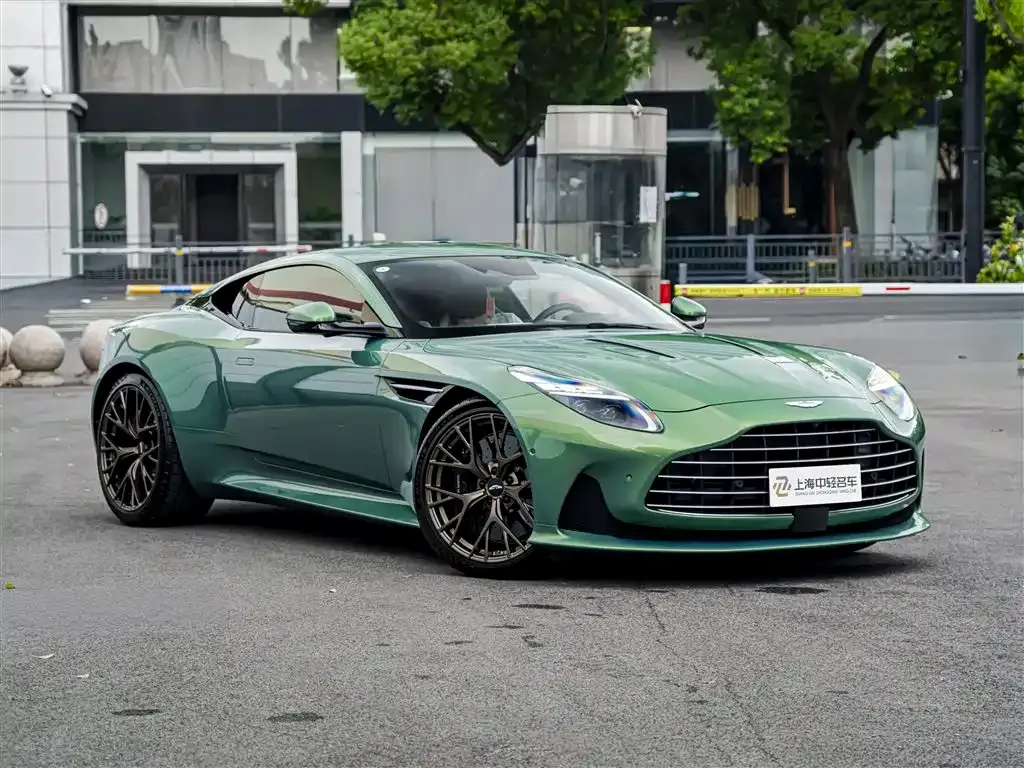 Aston Martin DB12 — фото 3