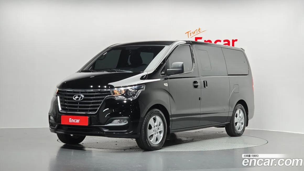 Hyundai Starex — фото 1