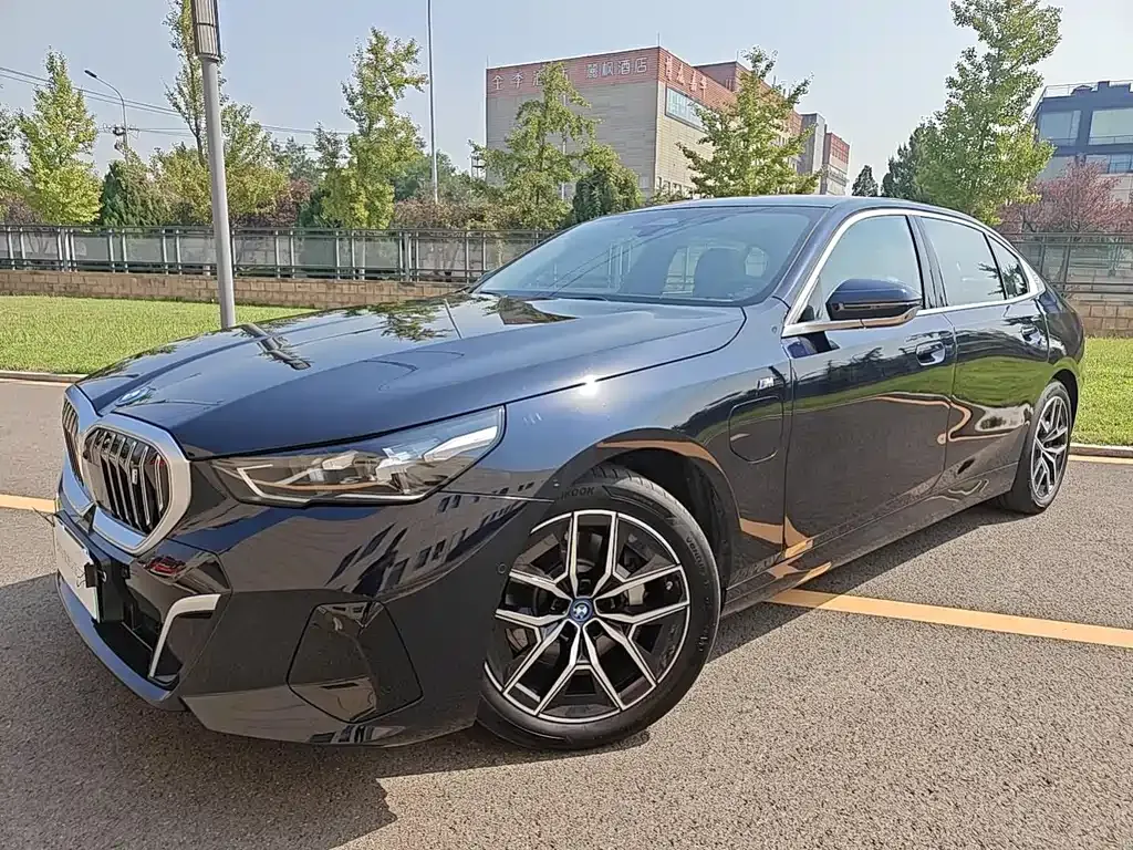 BMW i5 — фото 1