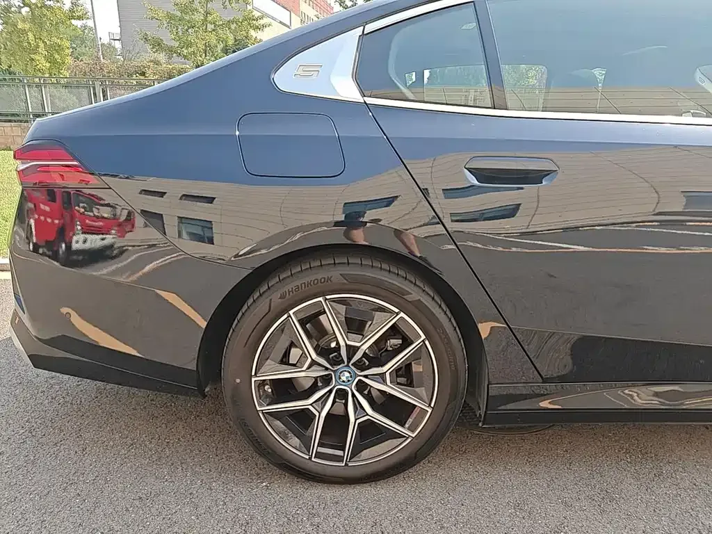 BMW i5 — фото 10