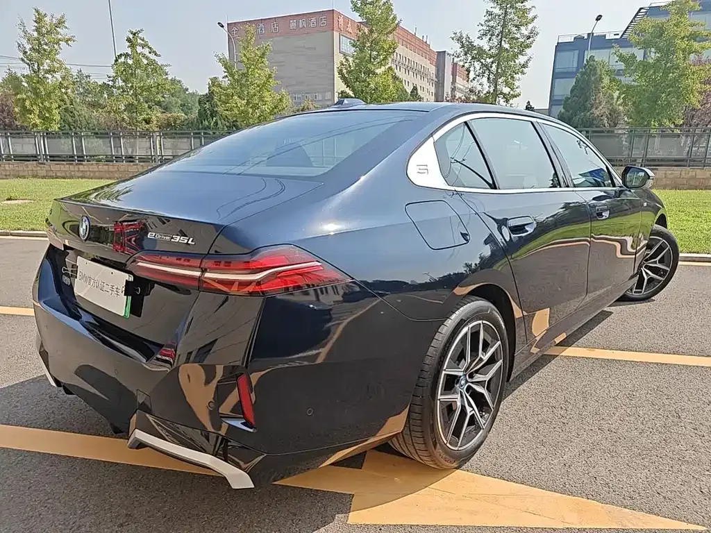 BMW i5 — фото 3