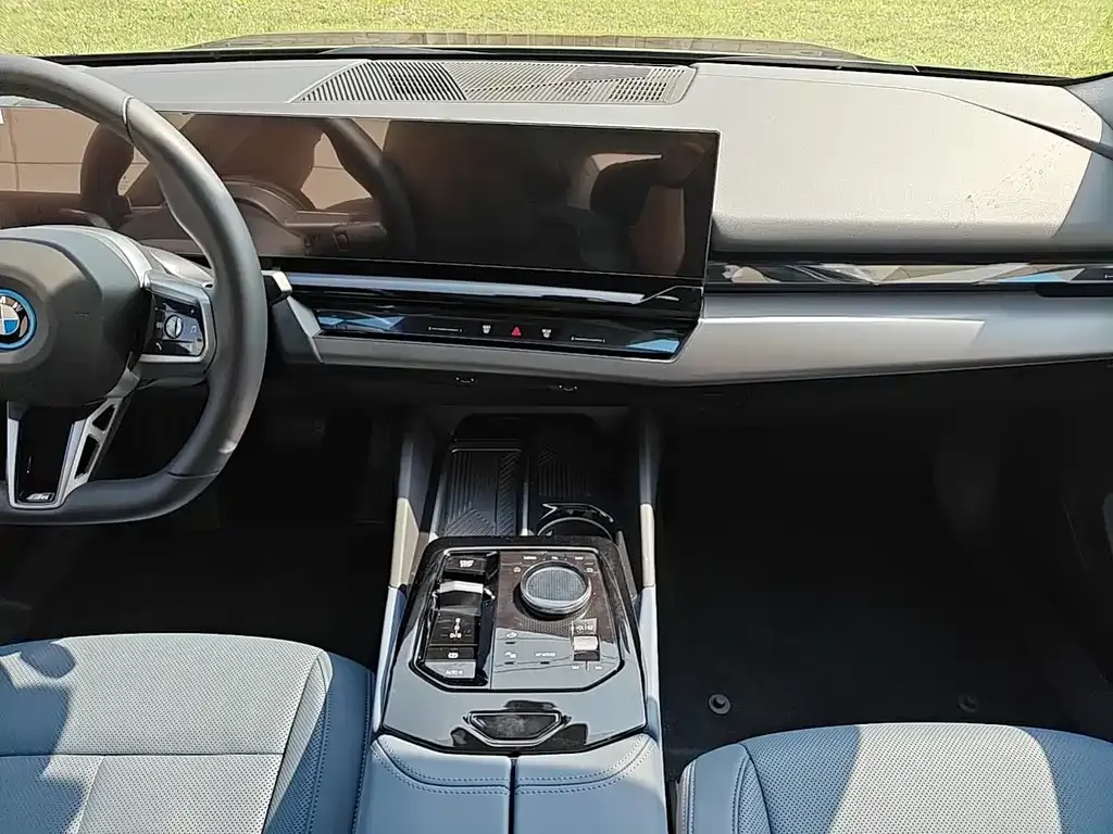 BMW i5 — фото 5