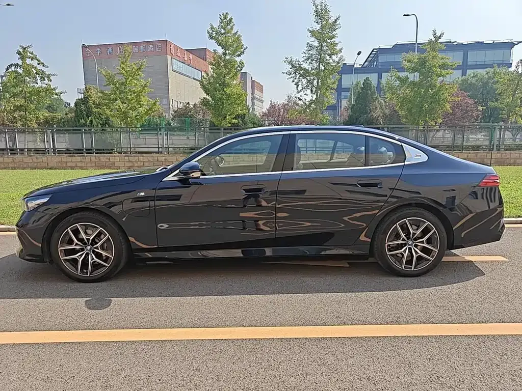 BMW i5 — фото 7