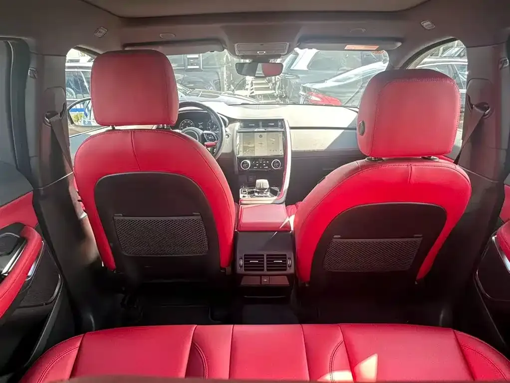Jaguar E-PACE — фото 10