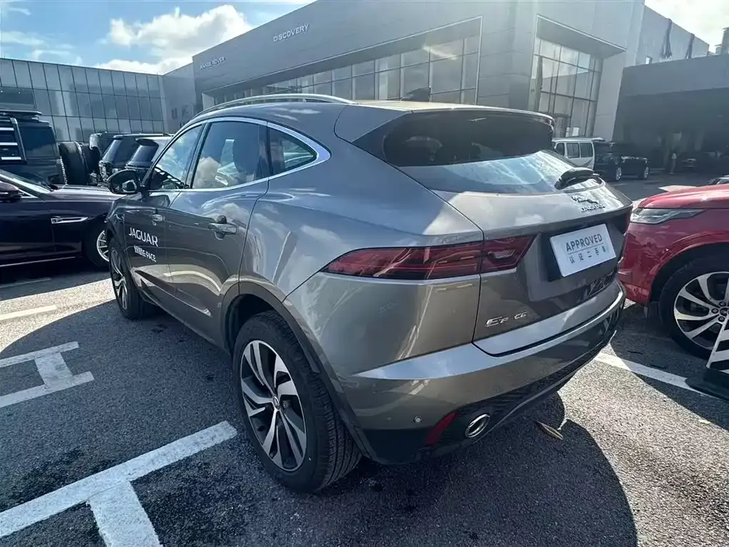 Jaguar E-PACE — фото 4