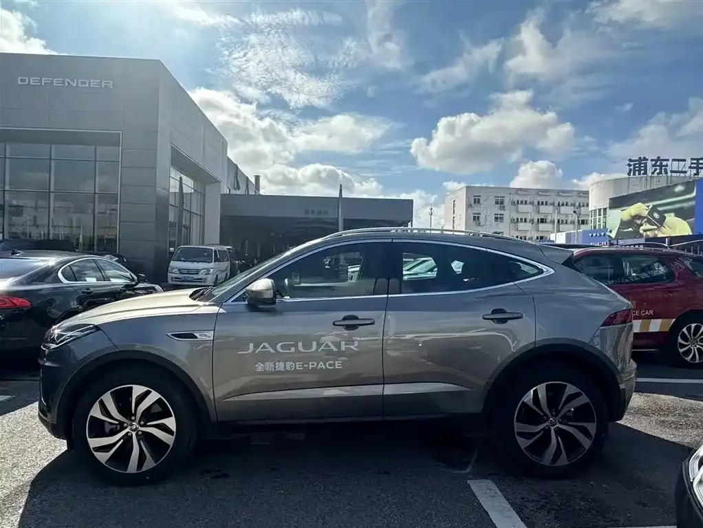 Jaguar E-PACE — фото 6