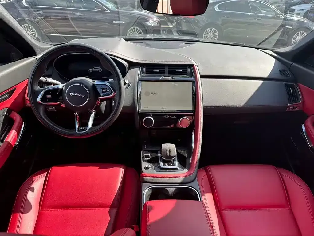 Jaguar E-PACE — фото 8