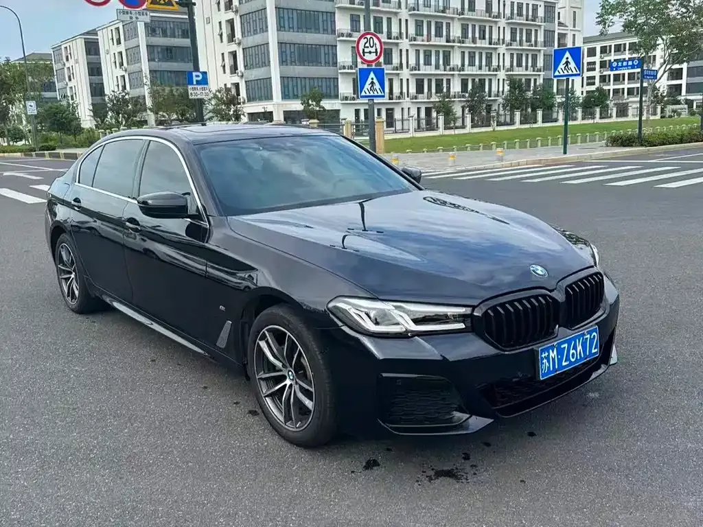 BMW 5 Series — фото 1