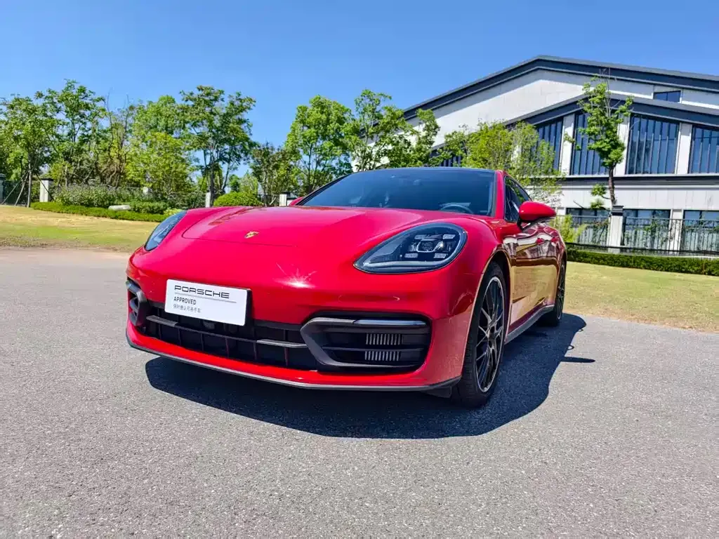 Porsche Panamera — фото 1