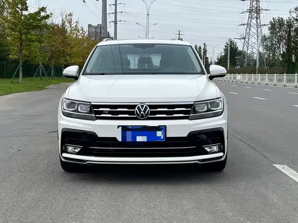 Volkswagen Tiguan L — фото 2