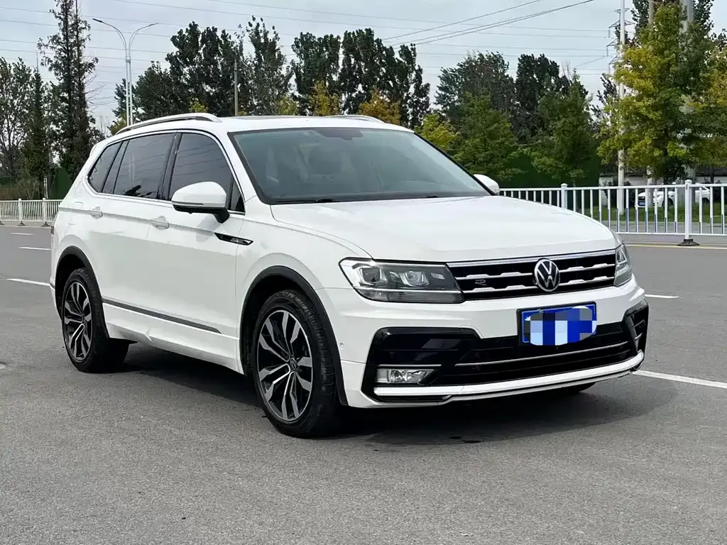 Volkswagen Tiguan L — фото 3