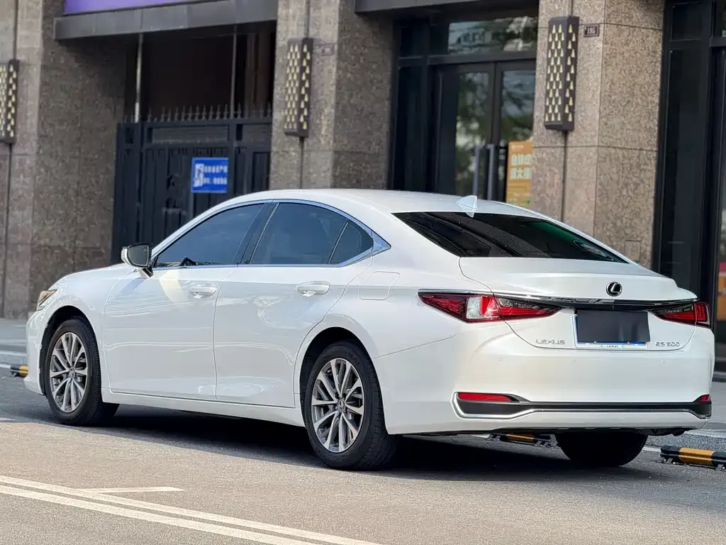 Lexus ES — фото 9