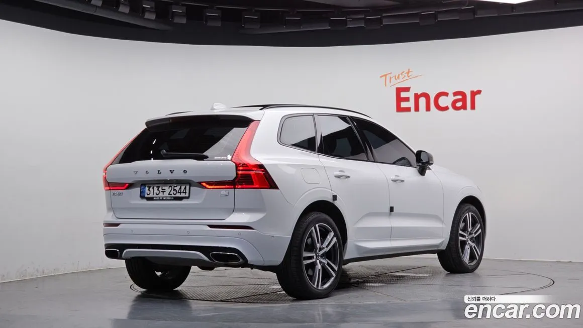 Volvo XC60 — фото 2
