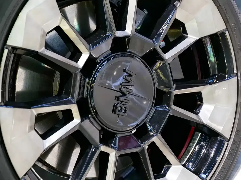 BMW XM — фото 10