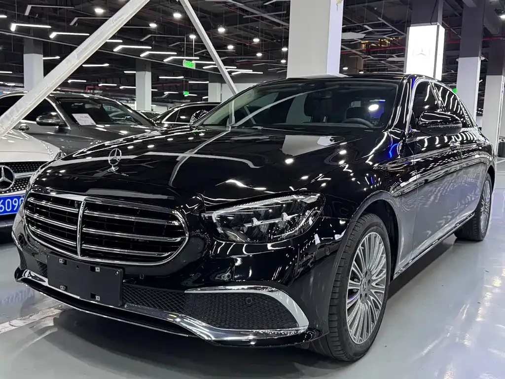 Mercedes-Benz E-Class — фото 1