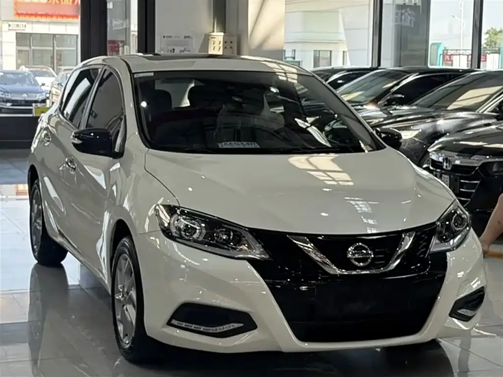 Nissan Tiida — фото 10