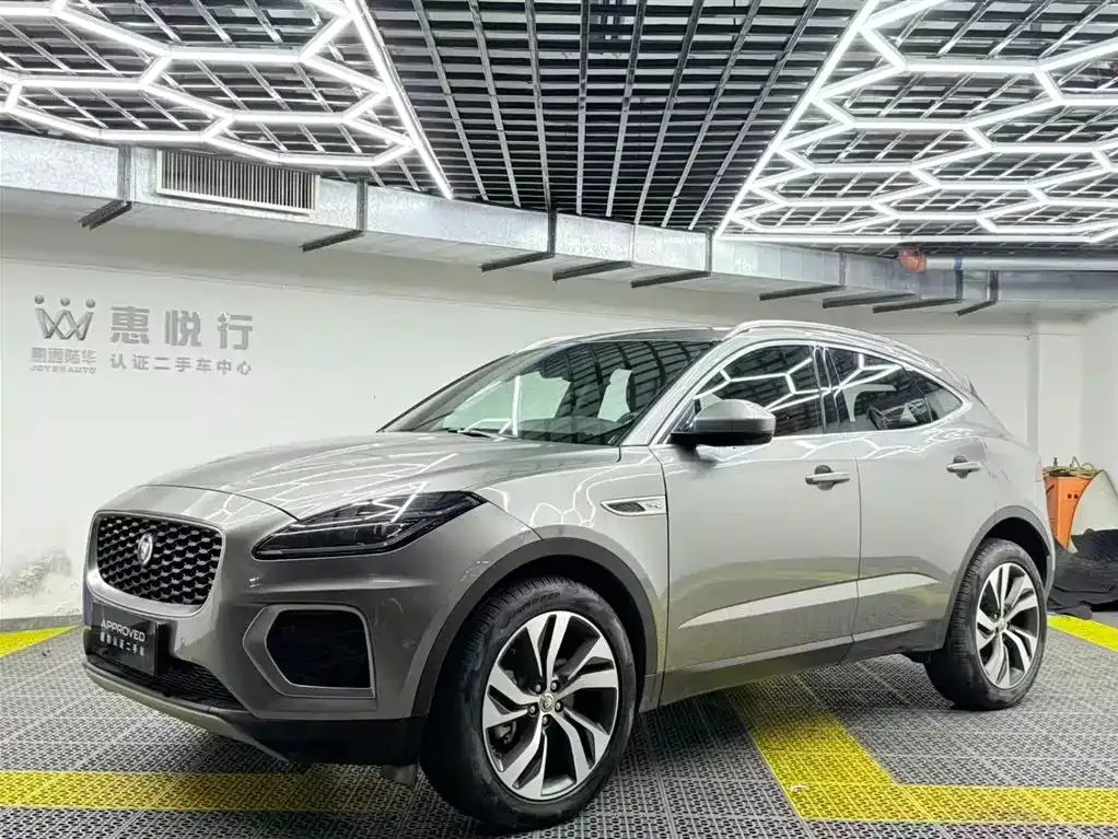 Jaguar E-PACE — фото 1