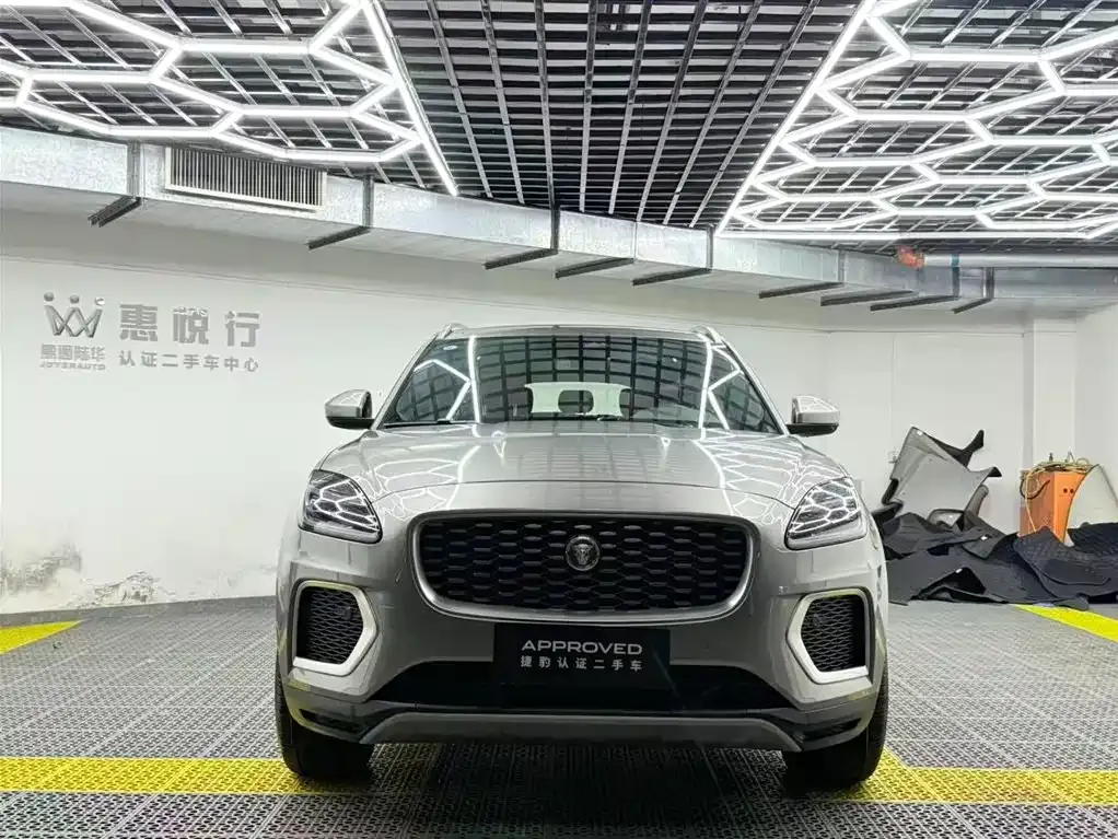 Jaguar E-PACE — фото 2