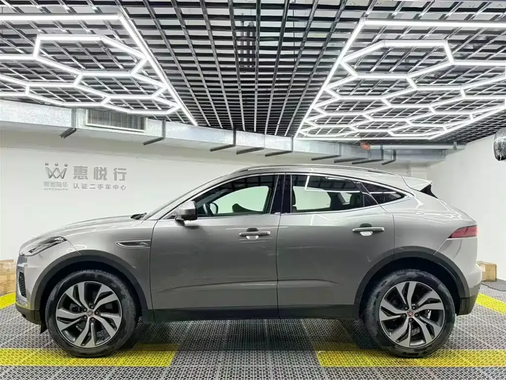 Jaguar E-PACE — фото 3