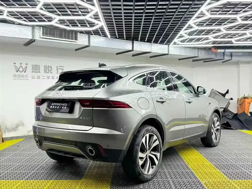 Jaguar E-PACE — фото 4