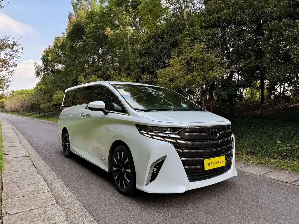 Toyota Alphard — фото 2