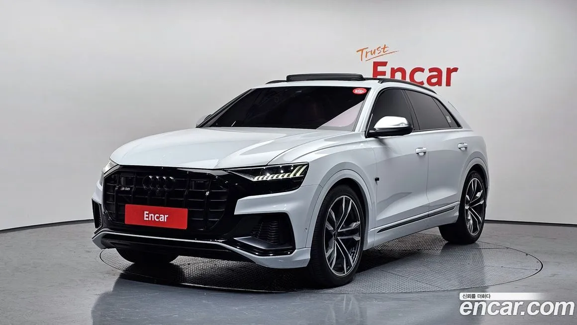 Audi SQ8 — фото 1