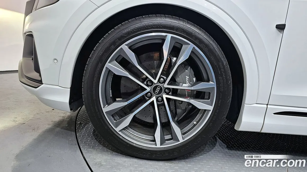 Audi SQ8 — фото 5