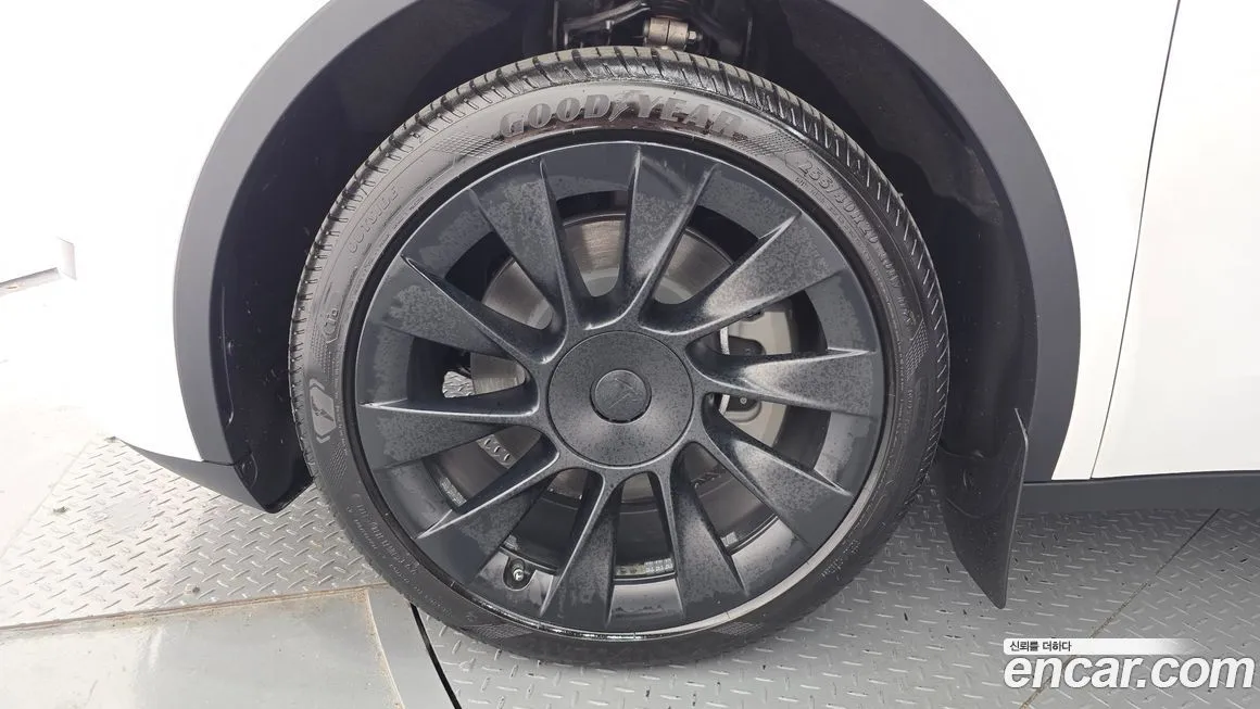 Tesla Model Y — фото 5