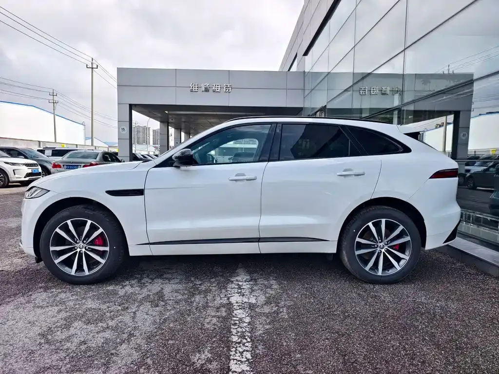Jaguar F-PACE — фото 4