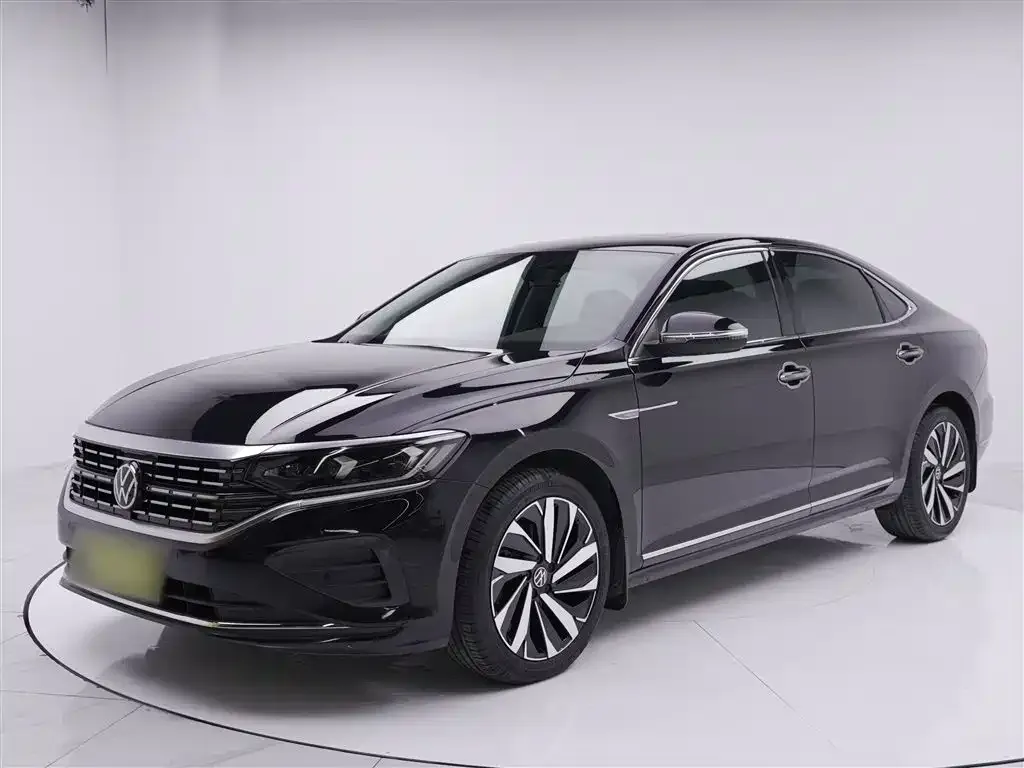 Volkswagen Passat — фото 1