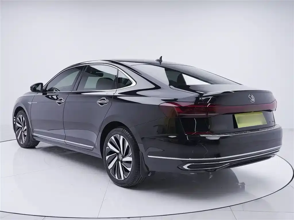 Volkswagen Passat — фото 7