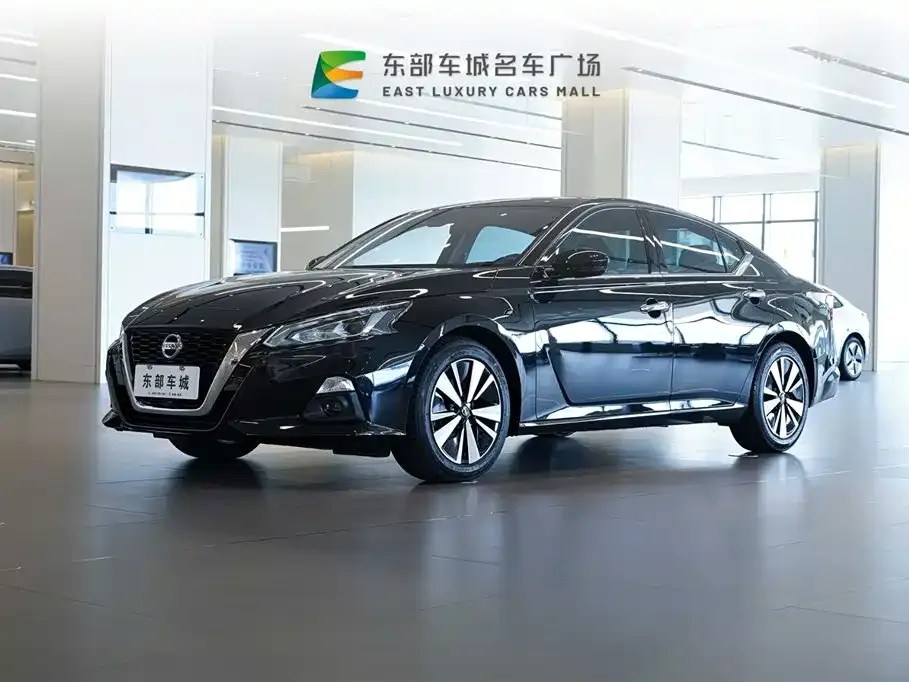 Nissan Teana — фото 1