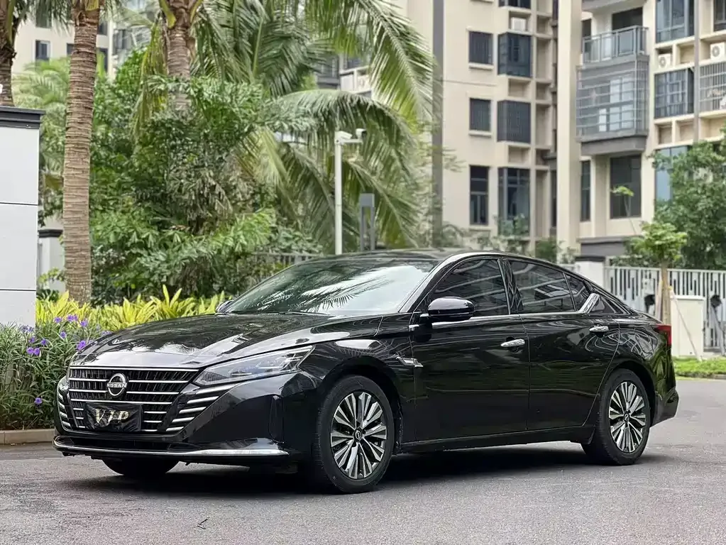 Nissan Teana — фото 1