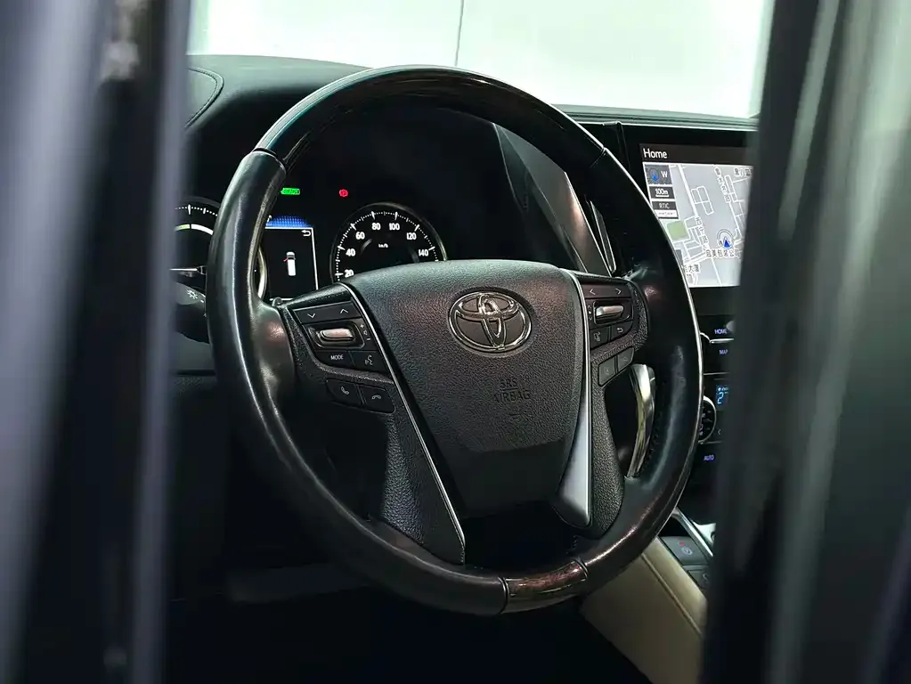 Toyota Vellfire — фото 3
