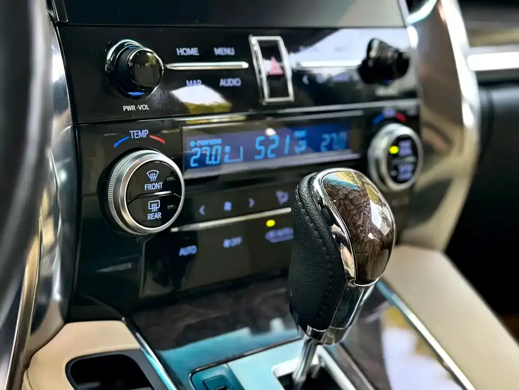 Toyota Vellfire — фото 5