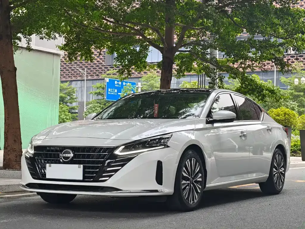 Nissan Teana — фото 1