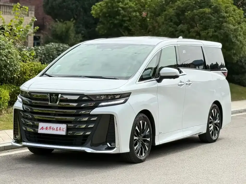Toyota Vellfire — фото 1