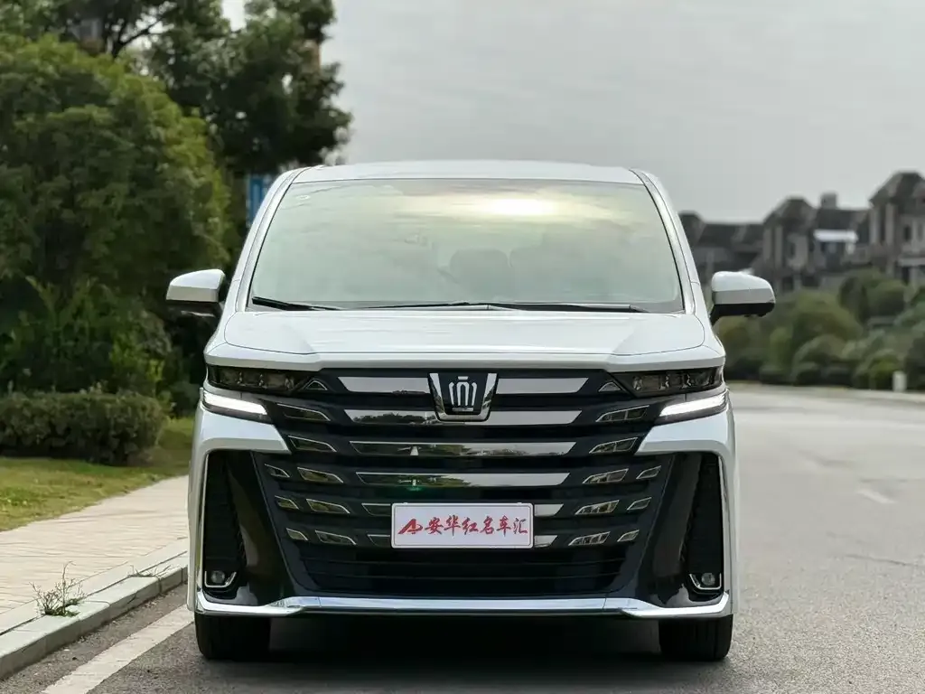 Toyota Vellfire — фото 2